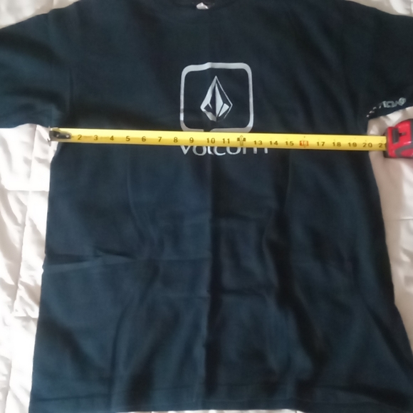 Men's Volcom t shirt - Picture 2 of 6